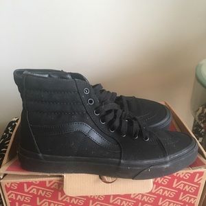Vans Sk8-High Black on Black Sneaks